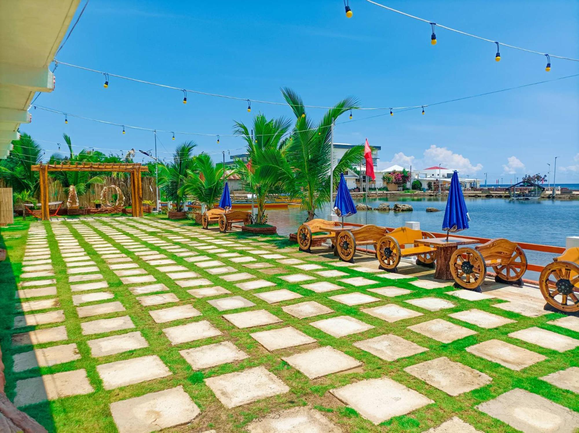 Cris Del Mar Resort Bolinao Exterior photo